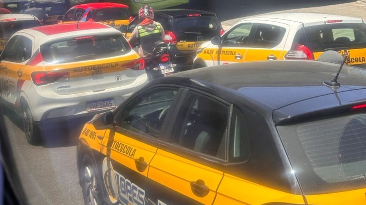 Autoescolas fazem protestos em todo o país contra mudanças na CNH