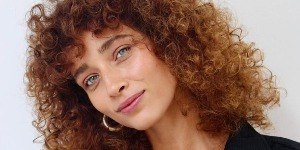 “Ser artista no Brasil é um ato de coragem”, diz Leticia Laranja