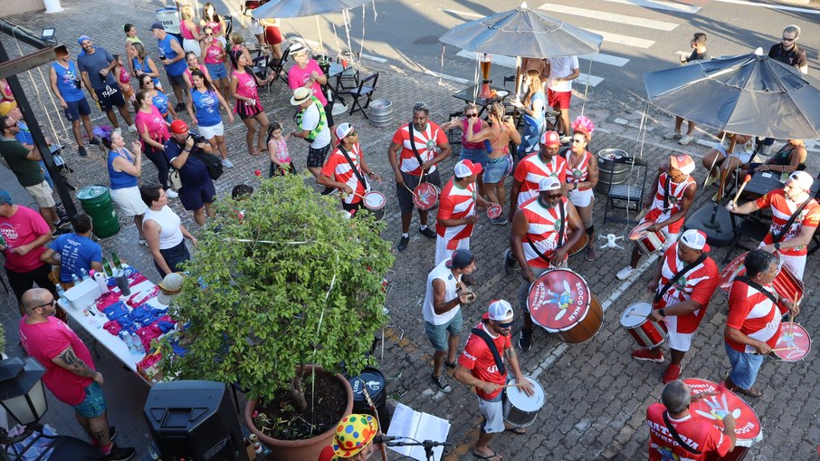 Bateria Furiosa do Bloco NKM durante o Carna Xou Solidário