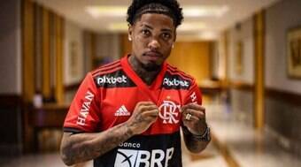 Marinho chega ao Rio e é xingado por torcedores do Flamengo