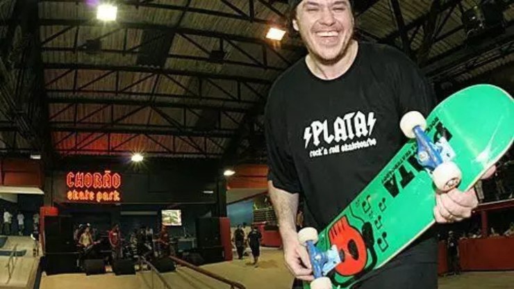 Chorão com medalha no skate? Confira história do cantor