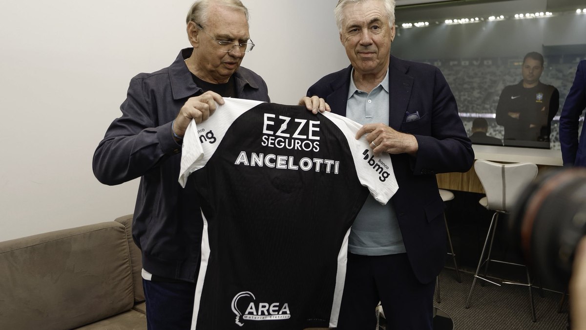 Ancelotti compareceu à partida entre Corinthians e Vitória Ancelotti compareceu à partida entre Corinthians e Vitória