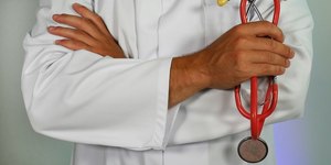 Estudo mostra que pessoas confiam mais em conselhos médicos de IA