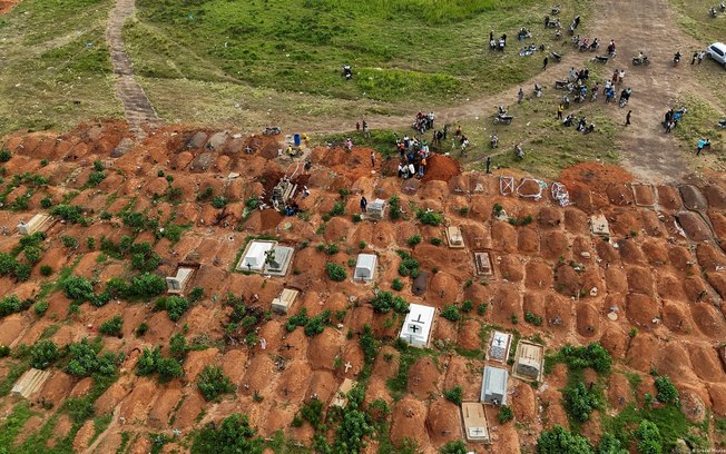 Enterro de supostas vítimas do ebola no cemitério de Nyamurongo, na República Democrática do Congo (Arquivo: 18/06/2026)