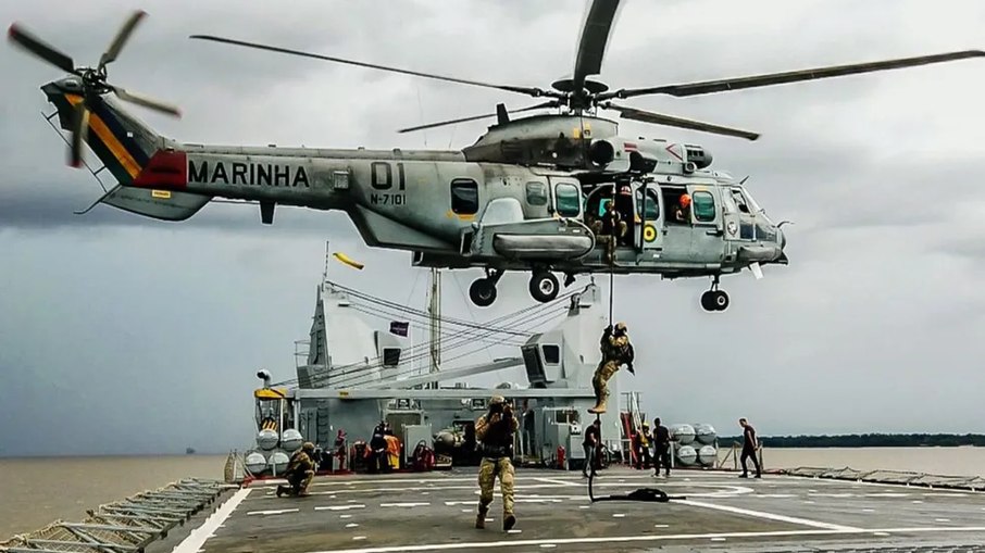De acordo com a Marinha, a aeronave era um UH-15 Super Cougar do 2º Esquadrão de Helicópteros de Emprego Geral
