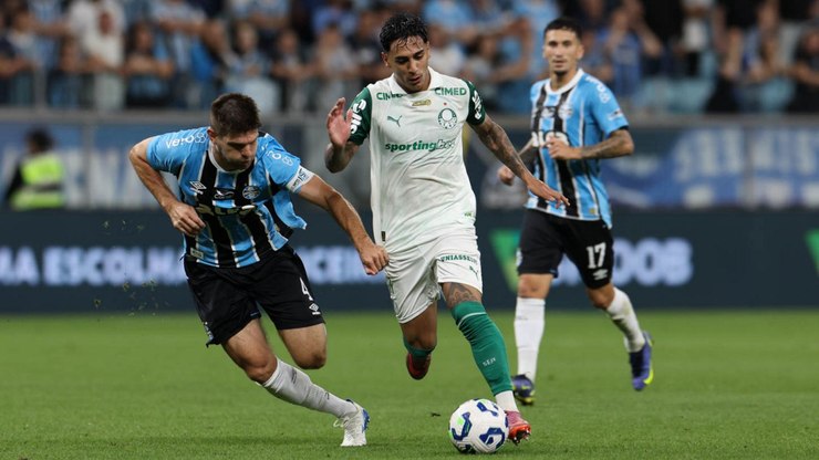 Palmeiras perde e deixa escapar chance de encostar no Flamengo