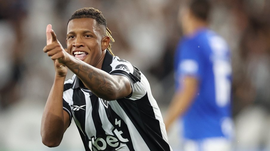 Botafogo vence Cruzeiro e é o primeiro líder do Brasileirão