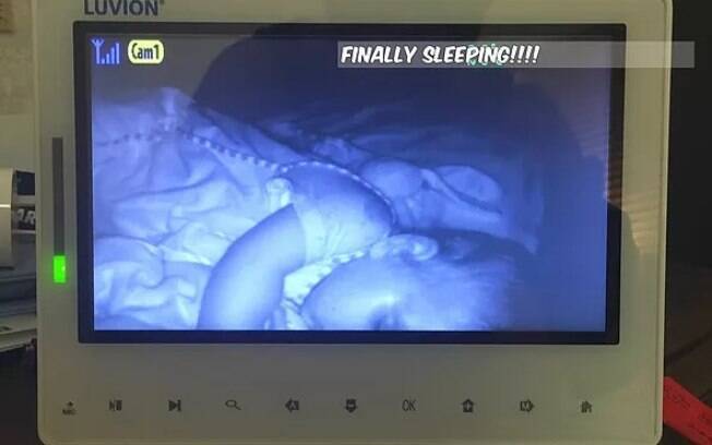 Skye compartilhou uma imagem que registra a filha finalmente dormindo