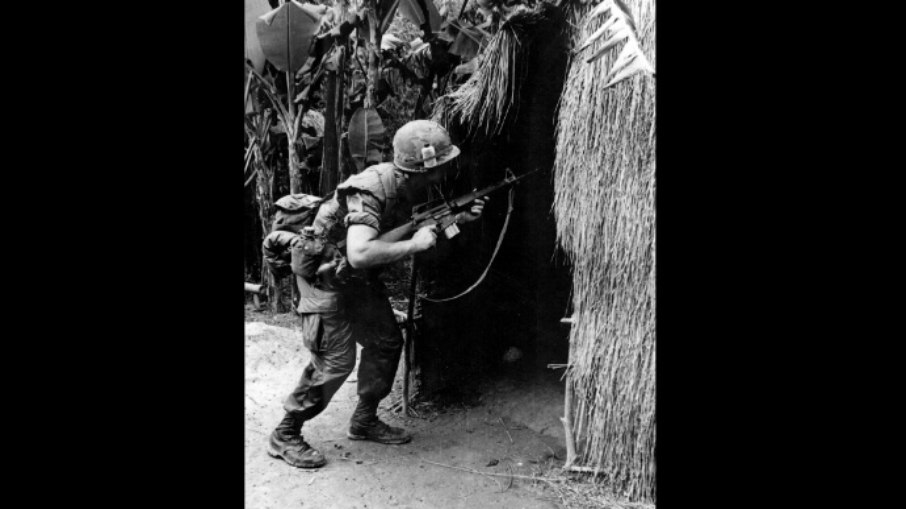 Suspeitava-se que o Viet Cong estivesse escondido dentro das casas de idosos, que normalmente não seriam considerados suspeitos pelas tropas dos EUA.