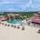 Considerado um dos melhores hotéis do mundo, o Frangipani Beach Resort possui praias pricvativas e uma arquitetura sofisticada. Foto: Reprodução