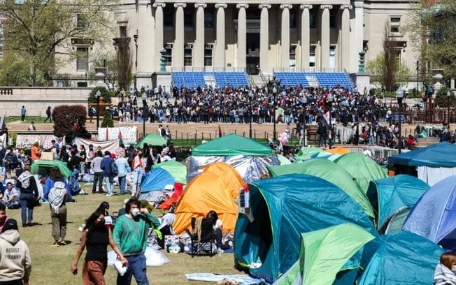 Acampamento montado por estudantes no campus da Universidade de Columbia, em Nova York
