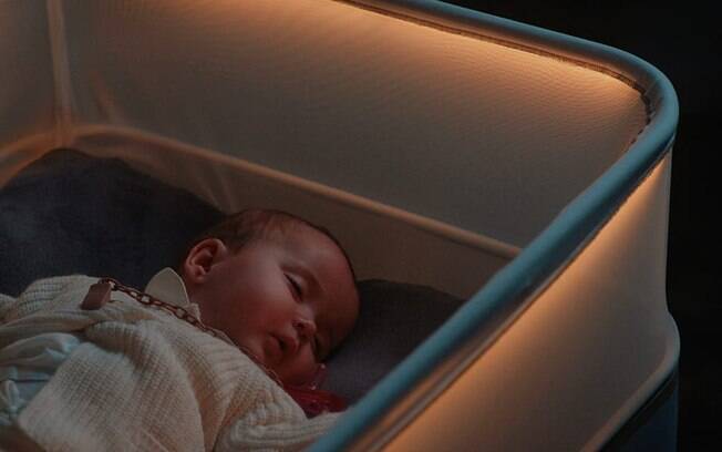 Ford cria berço para enganar bebês que só conseguem dormir no carro dos pais