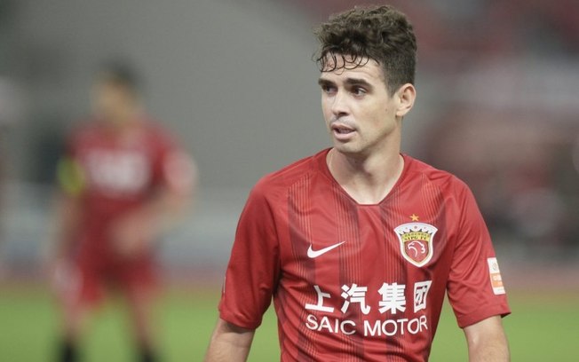 Perto de emprestar Oscar ao Flamengo, Shanghai Port se despede do meia: 'Vejo você em breve'