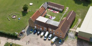 Idoso é acusado de dar doces sedativos a crianças em acampamento