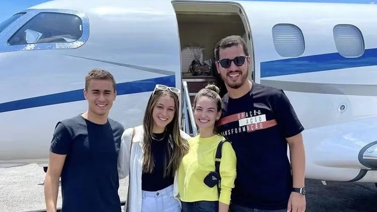 Políticos criticam Nikolas Ferreira por uso do jatinho de Vorcaro