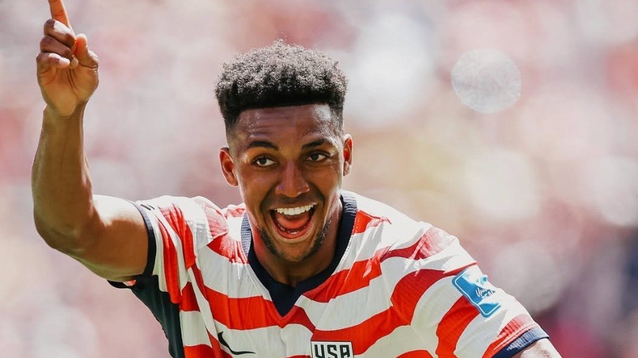 Alex Freeman comemora durante a vitória dos Estados Unidos sobre a Austrália pela Copa do Mundo Alex Freeman comemora durante a vitória dos Estados Unidos sobre a Austrália pela Copa do Mundo