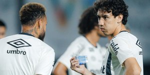"Moleque"? Neymar ironiza polêmica e posa com jogador do Santos