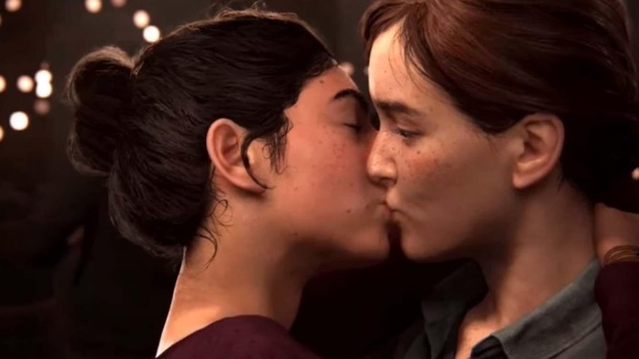 Ellie (direita) beijando seu principal par romântico, Dina (esquerda), em The Last of Us