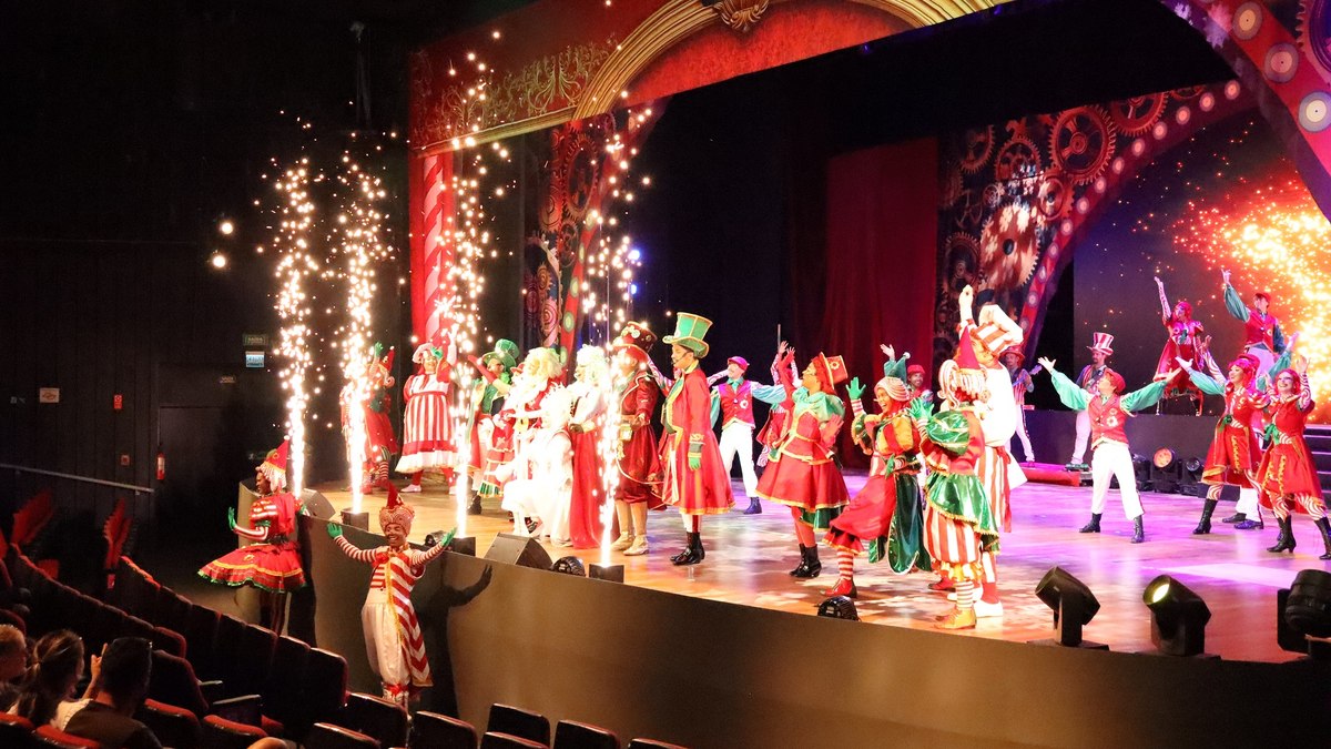 Theatro de Kaminda com o espetáculo A Invenção de Natal Theatro de Kaminda com o espetáculo A Invenção de Natal