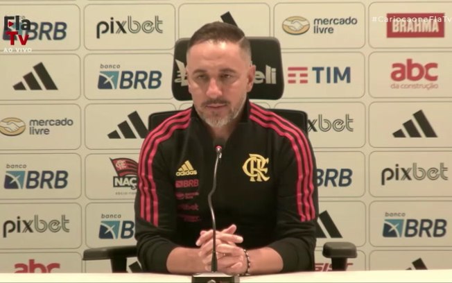 Vitor Pereira vê como 'natural' reação de Vidal durante partida do Flamengo