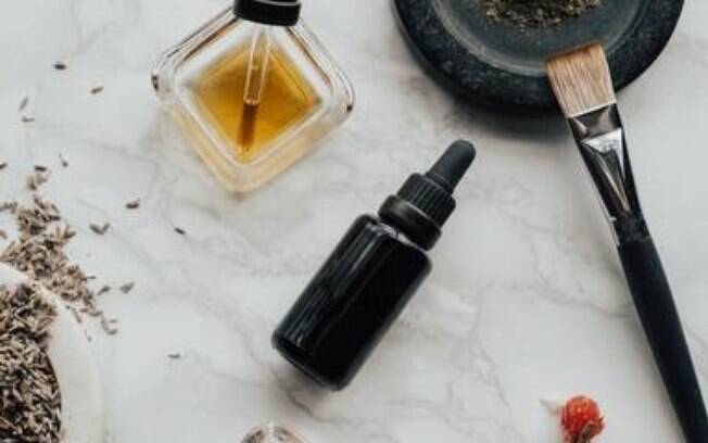 Aromaterapia: óleos essenciais para aliviar sintomas da ansiedade e depressão