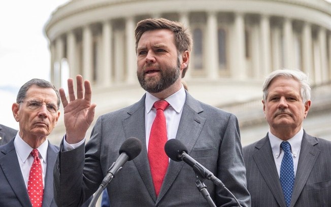 Trump escolhe J. D. Vance como seu candidato à vice-presidência dos EUA