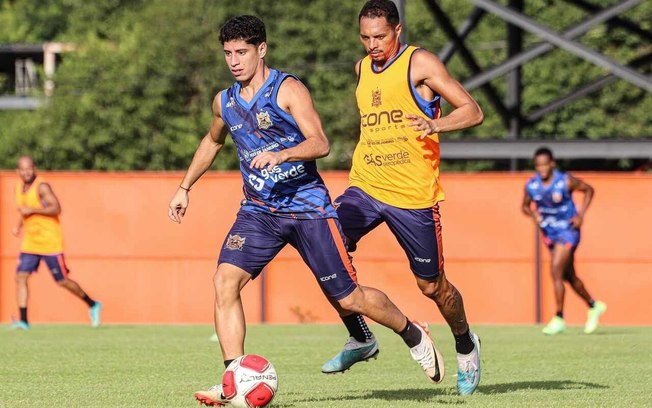 Yago durante treino do Nova Iguaçu