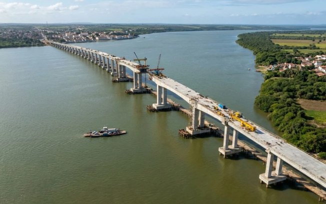 Ponte sob o maior rio do Brasil vai substituir travessia de balsa