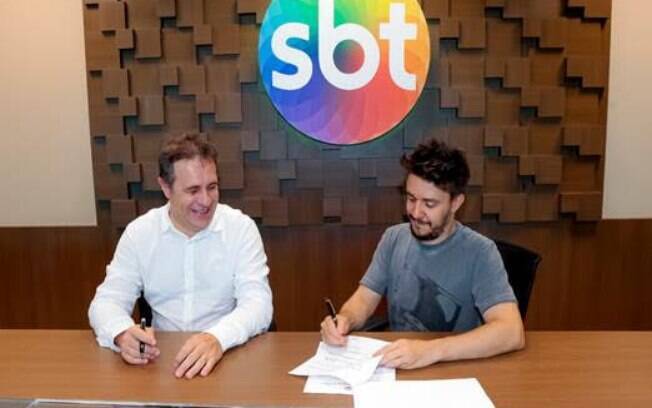 Oscar Filho assina contrato com o SBT