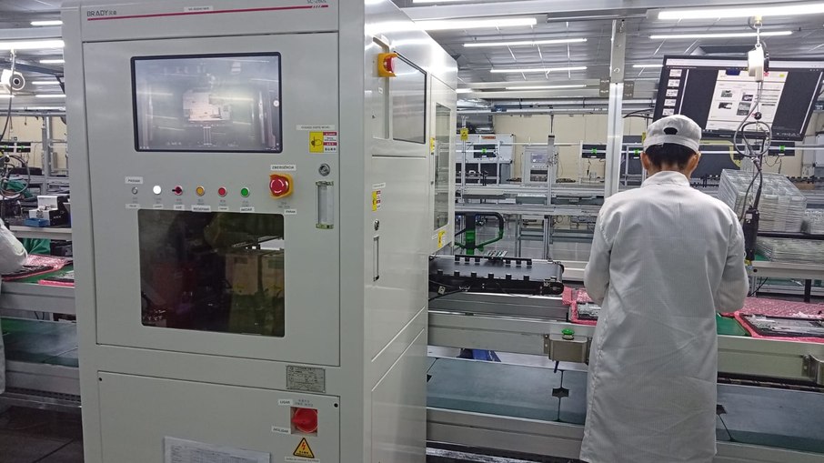 Linha de produçao da Positivo Tecnologia em Manaus