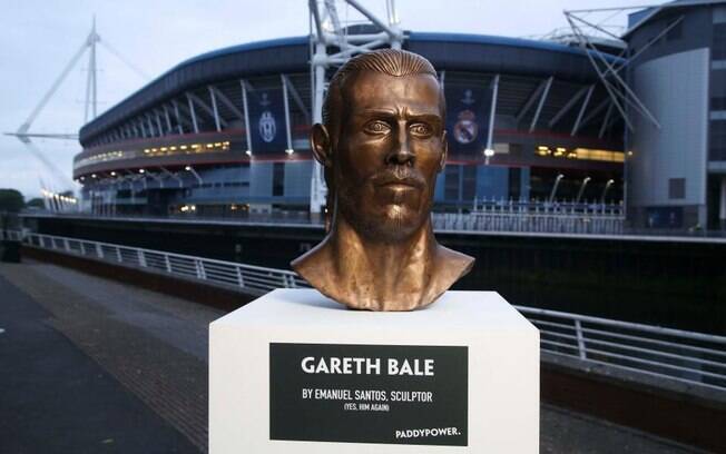 Busto de Gareth Bale em Cardiff, no País de Gales
