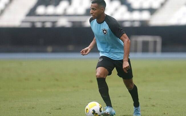 Victor Sá fala de primeira atuação no Brasileirão e revela meta individual no Botafogo: 'Participações em gols'