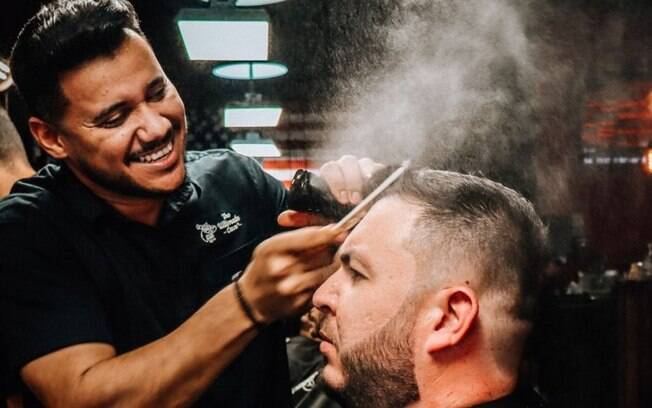Estilo além da vaidade: barbeiro Diego Henrique destaca a importância do visual na carreira dos atletas
