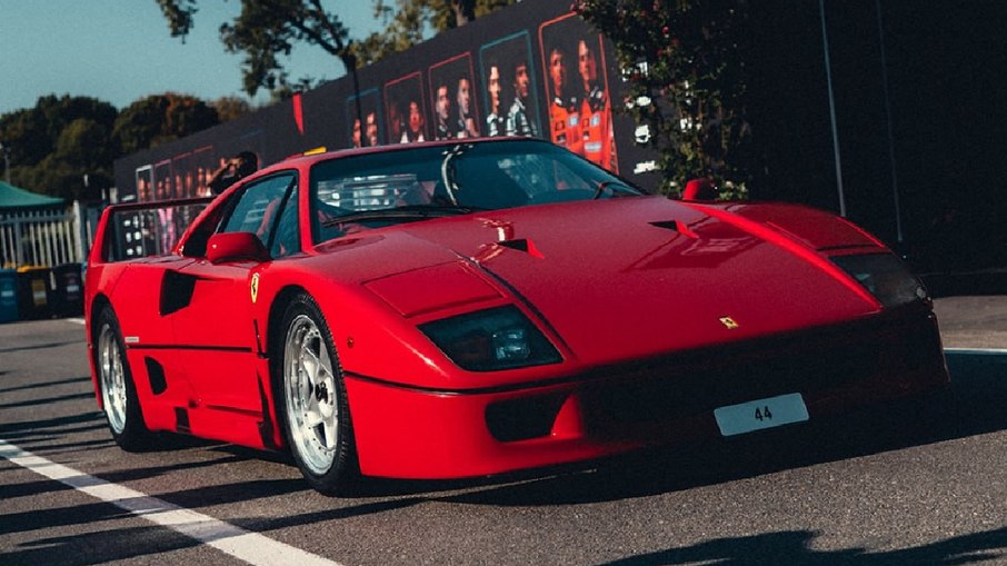 Ferrari F40 de Lewis Hamilton apareceu em Monza antes do GP da Itália de Fórmula 1