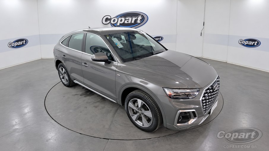 Audi Q5 2024 também integra o leilão de eletrificados, com avaliação de R$ 312.836 na Tabela Fipe