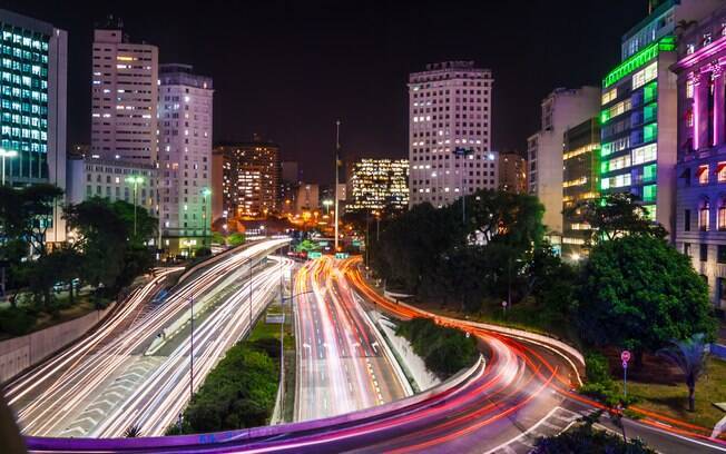 São Paulo não para nem mesmo durante à noite, e é um dos destinos turísticos mais completos para quem não quer praias