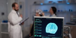 Implante cerebral chinês promete devolver movimento às mãos