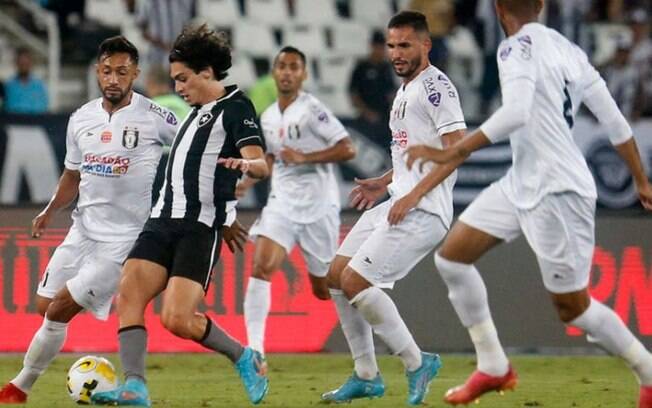 Matheus Nascimento comemora gols marcados contra o Ceilândia e valoriza apoio da torcida do Botafogo