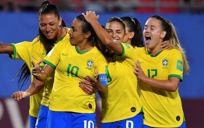 Futebol feminino do Brasil precisa se estruturar