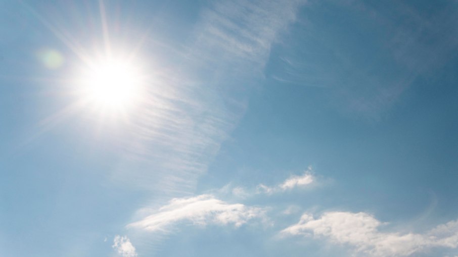 Mesmo com onda de calor, governo do RS decide manter a volta às aulas.