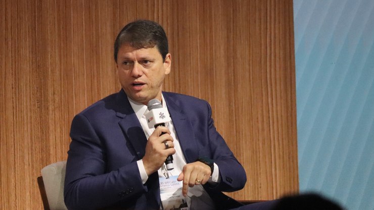 Tarcísio diz que Brasil falhou em liderar mudança na Venezuela