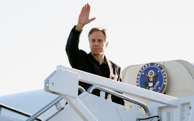 O secretário de Estado, Antony Blinken, na Base Aérea Andrews, antes de viajar para a China em 23 de abril de 2024