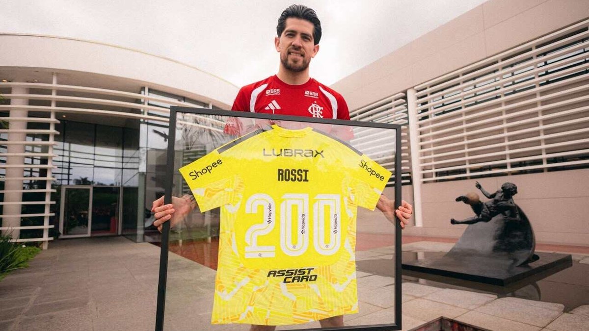 Rossi celebra 200 partidas pelo Flamengo com homenagem no clube