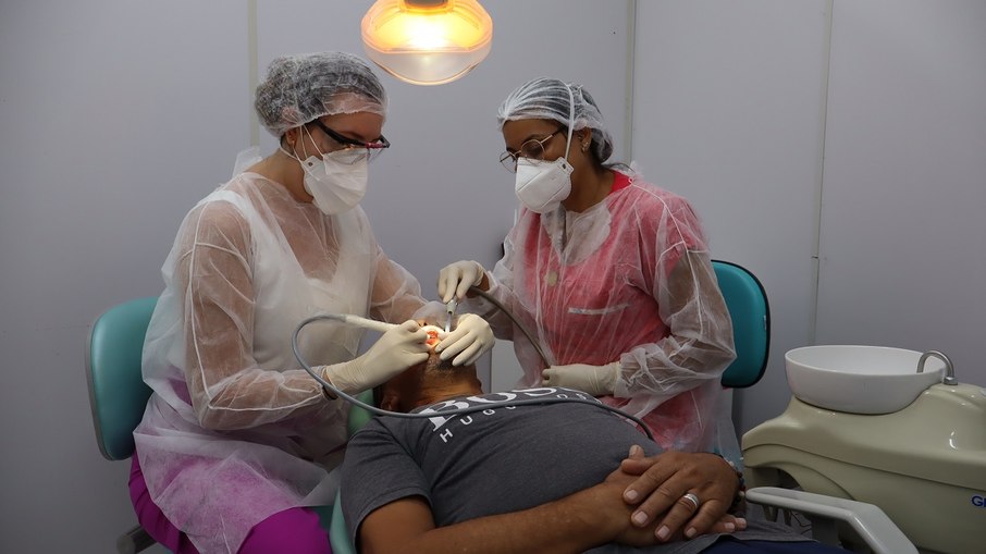 Serviço garante atendimento em seis especialidades odontológicas Serviço garante atendimento em seis especialidades odontológicas