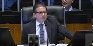 Câmara aprova urgência para isentar IR até 2 salários