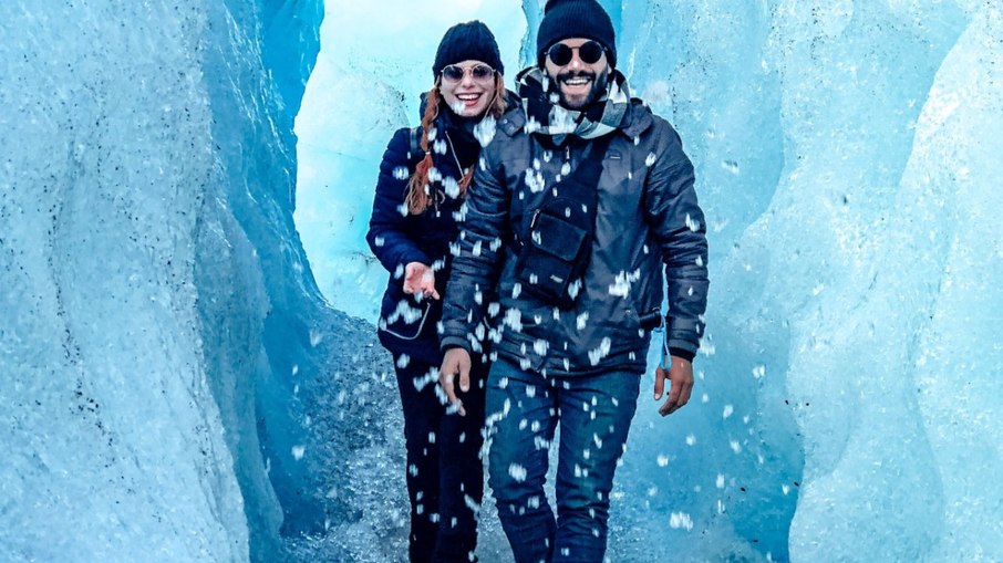 Anderson e Ana em uma geleira durante a viagem Anderson e Ana em uma geleira durante a viagem