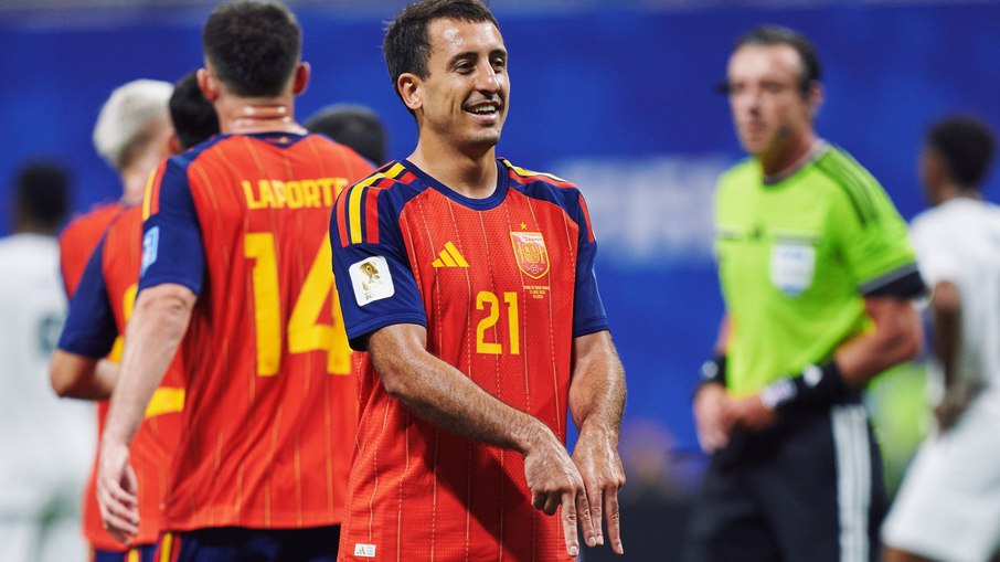 Mike Oyarzabal foi eleito o melhor em campo na goleada da Espanha Mike Oyarzabal foi eleito o melhor em campo na goleada da Espanha