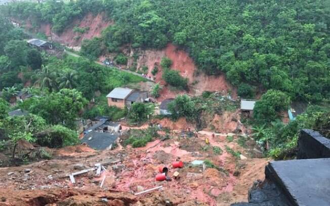Deslizamentos de terra causam mortes em Maceió e cidade decreta estado de calamidade pública