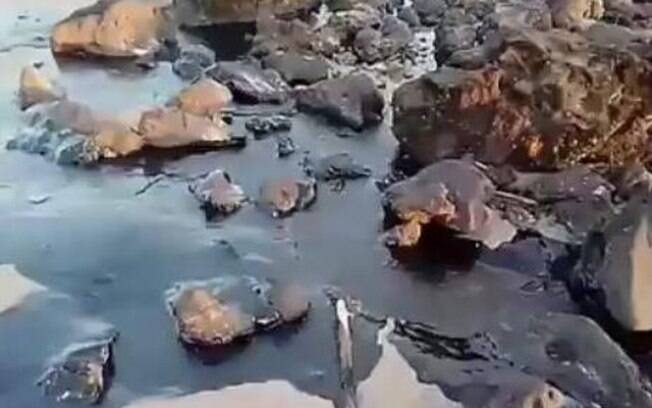 Praia com óleo em Alcântara/MA