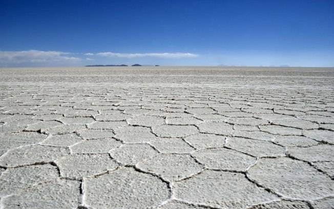 Vista do Salar de Uyuni, o maior deserto de sal do mundo, em Uyuni, no sul da Bolívia, em 9 de novembro de 2016